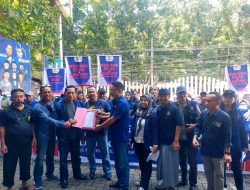 Aksi Damai Aliansi Kader Restorasi Jember di Kantor DPD Nasdem Depan Ruko Brawijaya Jember