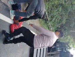 Respon Cepat Layanan 110, Polsek Way Tuba Evakuasi Pengendara Motor Alami Kecelakaan di Jalinsum Way Kanan*