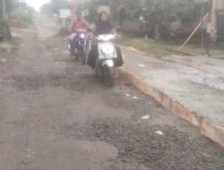 Warga dan Donatur Bergerak, Jalan Veteran Kampung Bhakti Negara Diperbaiki Secara Swadaya